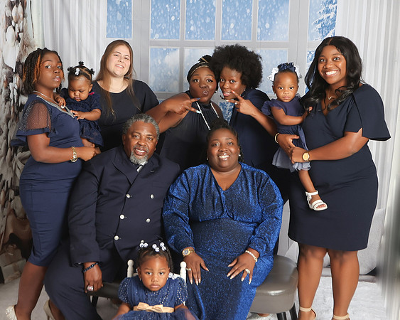 2024_Christmas_MitchellFamily-5