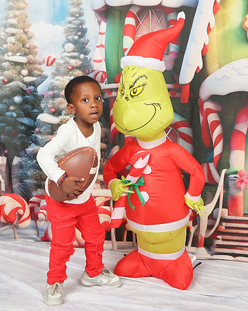 2024_Christmas_MitchellFamily-43