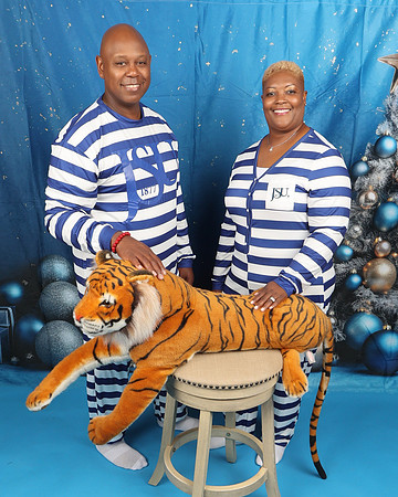 2024_Holiday_L_Drake-4