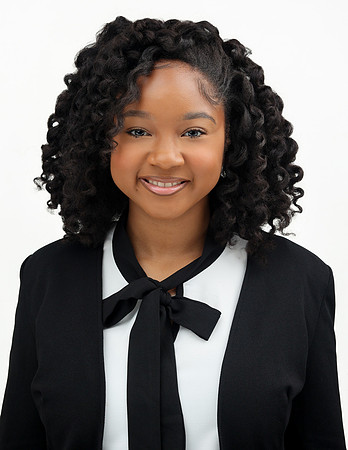 2025_Headshots_Shelby-11