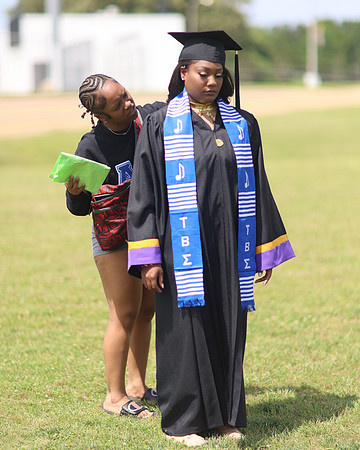 2025_Grad_Maddy-67