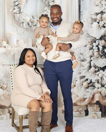 2024_Christmas_Barnes Family-10