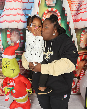 2024_Christmas_MitchellFamily-41