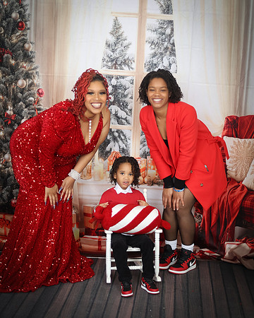 2024_Christmas_Cynthia-1