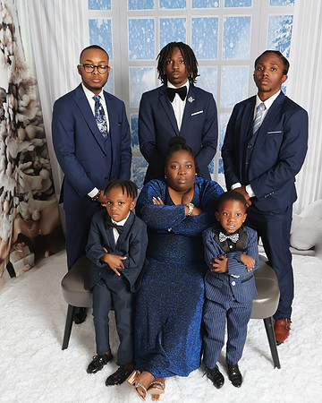 2024_Christmas_MitchellFamily-11