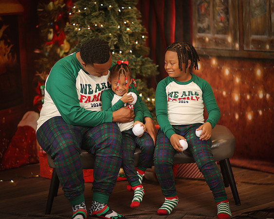 2024_Christmas_Keondra Mack-35