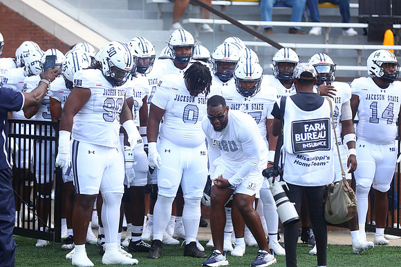 2025_Fball_JSUvsUSM-24