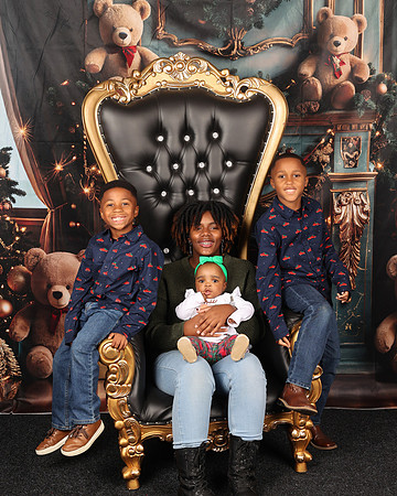2024_Christmas_Courtney-25