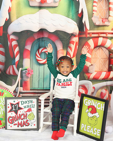 2024_Christmas_Angeline-4