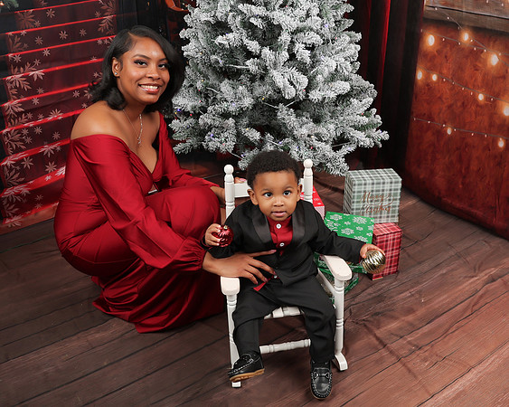 2025 Christmas Zyniah Robinson-6