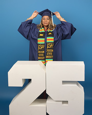 2025_Grad_AnnLewis-30