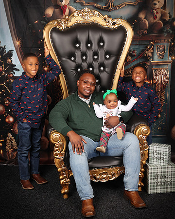 2024_Christmas_Courtney-1