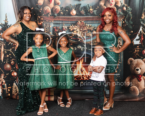2024_Christmas_Leneisha-22