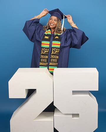 2025_Grad_AnnLewis-31