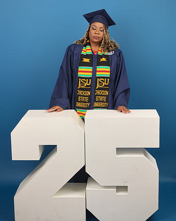 2025_Grad_AnnLewis-27