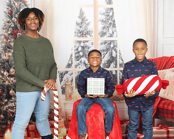 2024_Christmas_Courtney-31