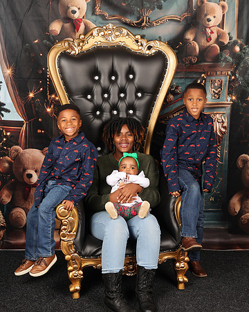 2024_Christmas_Courtney-24