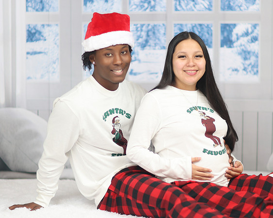 2024_Christmas_Maternity_Emily-32