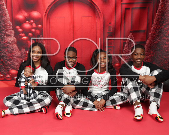 2023_Christmas_Evelyn-18
