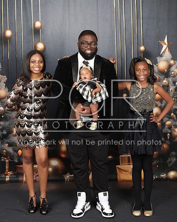 2023_Christmas_Evelyn-13