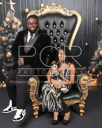 2023_Christmas_Evelyn-3