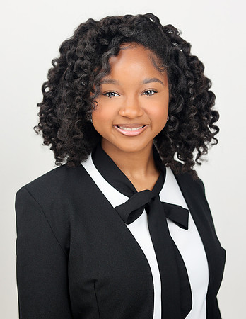 2025_Headshots_Shelby-18