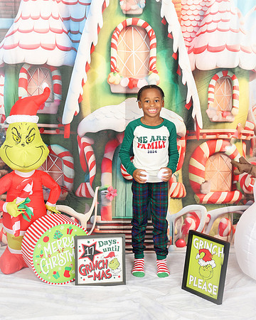 2024_Christmas_Angeline-2