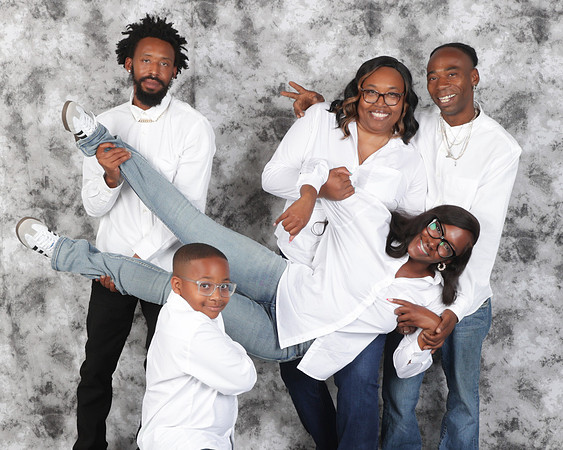 2024_SchquitaJones_Family-28