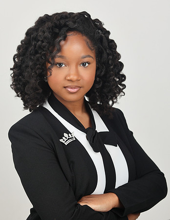 2025_Headshots_Shelby-24