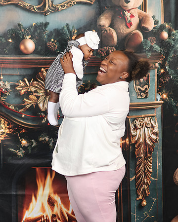 2024_Christmas_Yanell-18