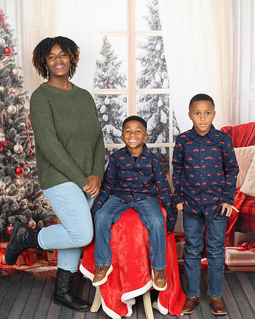 2024_Christmas_Courtney-29