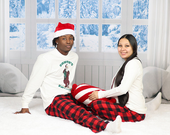 2024_Christmas_Maternity_Emily-30