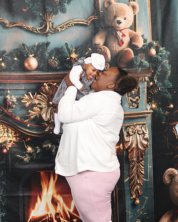 2024_Christmas_Yanell-16