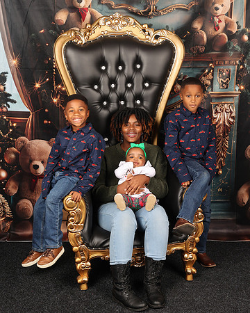 2024_Christmas_Courtney-23