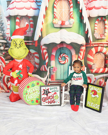 2024_Christmas_Angeline-3