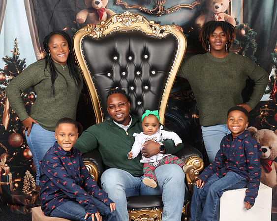 2024_Christmas_Courtney-7