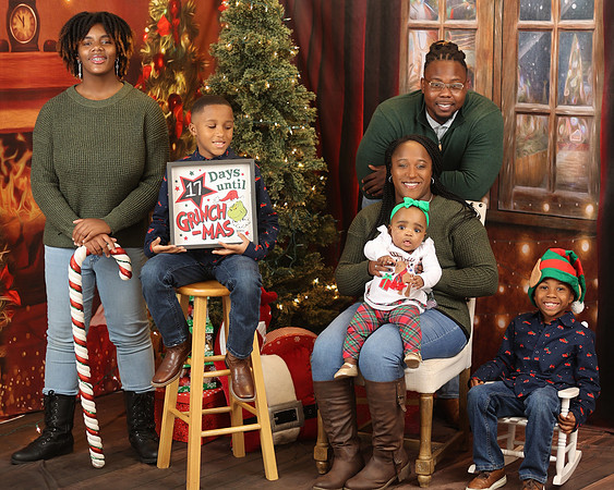 2024_Christmas_Courtney-35