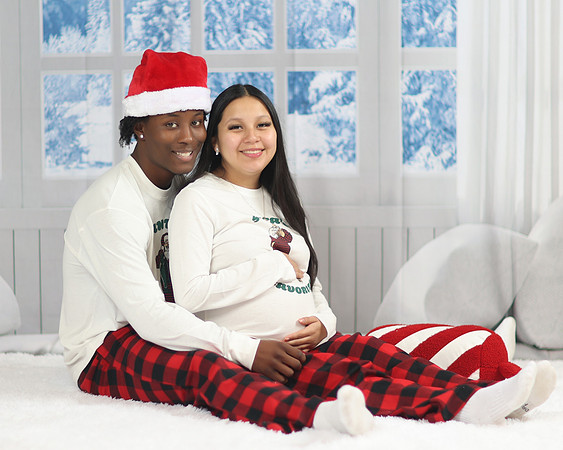 2024_Christmas_Maternity_Emily-33