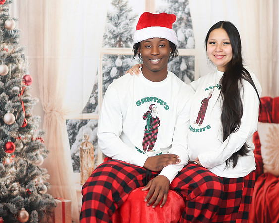 2024_Christmas_Maternity_Emily-40
