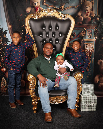 2024_Christmas_Courtney-2