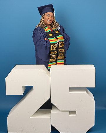 2025_Grad_AnnLewis-32