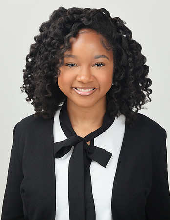 2025_Headshots_Shelby-13