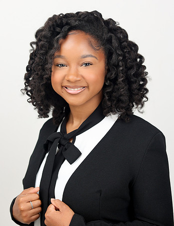 2025_Headshots_Shelby-16