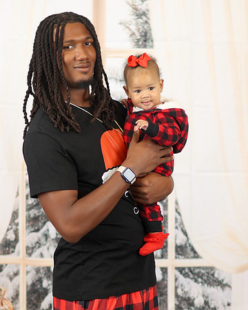 2024_Christmas_RussellFamily-40