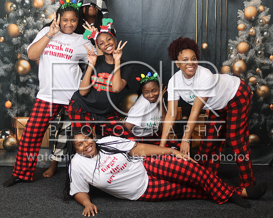 2024_Christmas_Tiffany Thompson-8