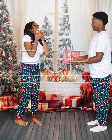 2024_Christmas_Markayla-9