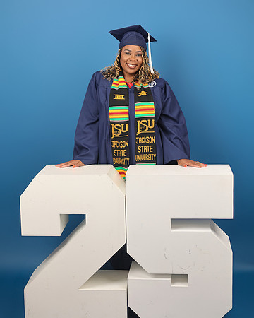 2025_Grad_AnnLewis-29
