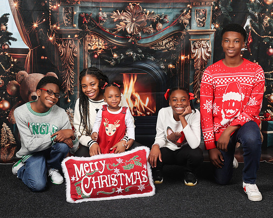 2024_Christmas_Evelyn-9