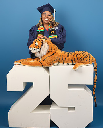 2025_Grad_AnnLewis-39