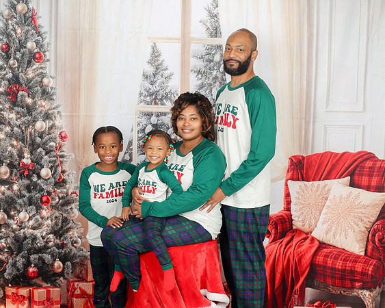 2024_Christmas_Angeline-11